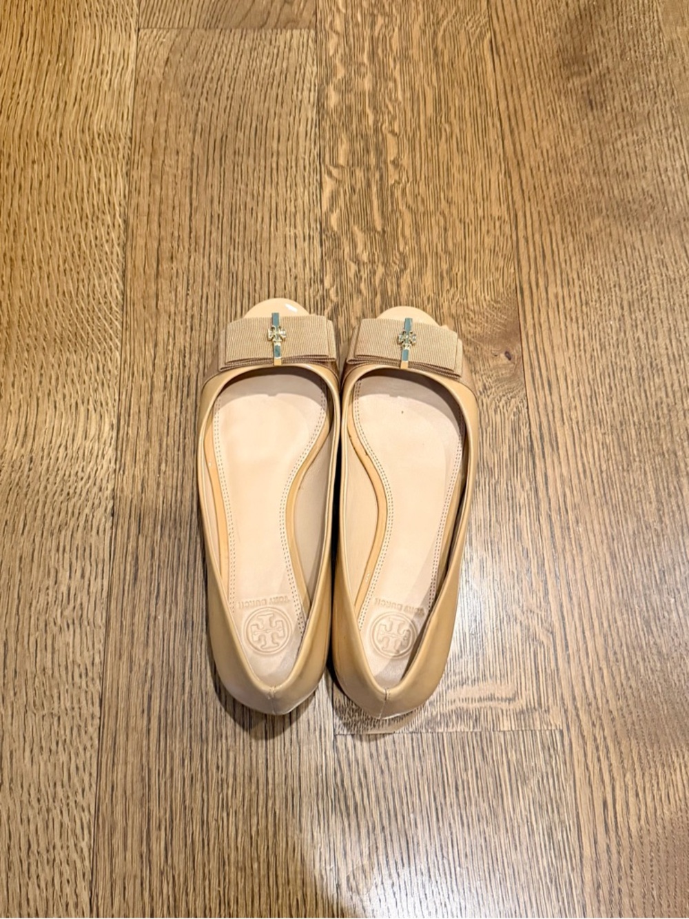 Tory Burch Size 7 Women's Nude Patent Leather Logo Bow Ballet Flats